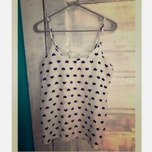 Spaghetti strap top w/heart graphics